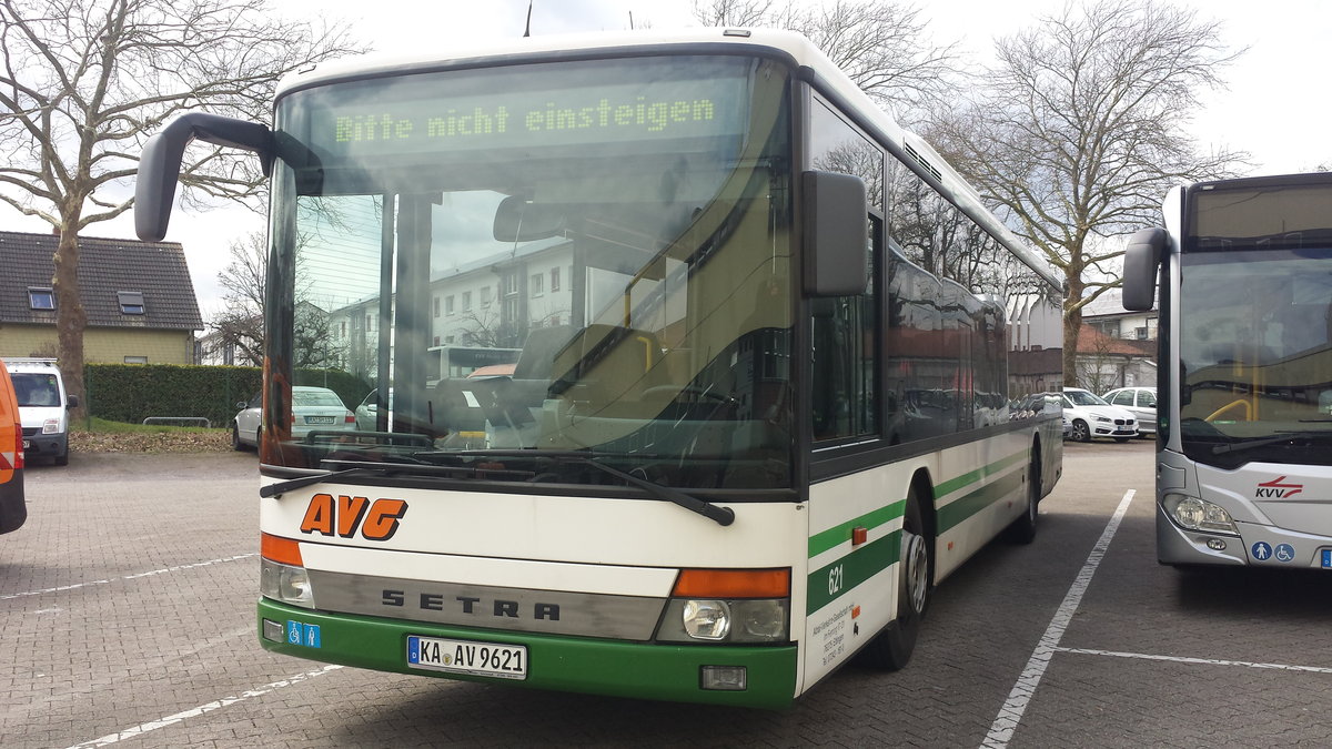 Hier wartet der alte KA AV 9621 der AVG auf seinen nächsten Einsatz. Gesichtet am 29.03.2018 in Ettlingen.