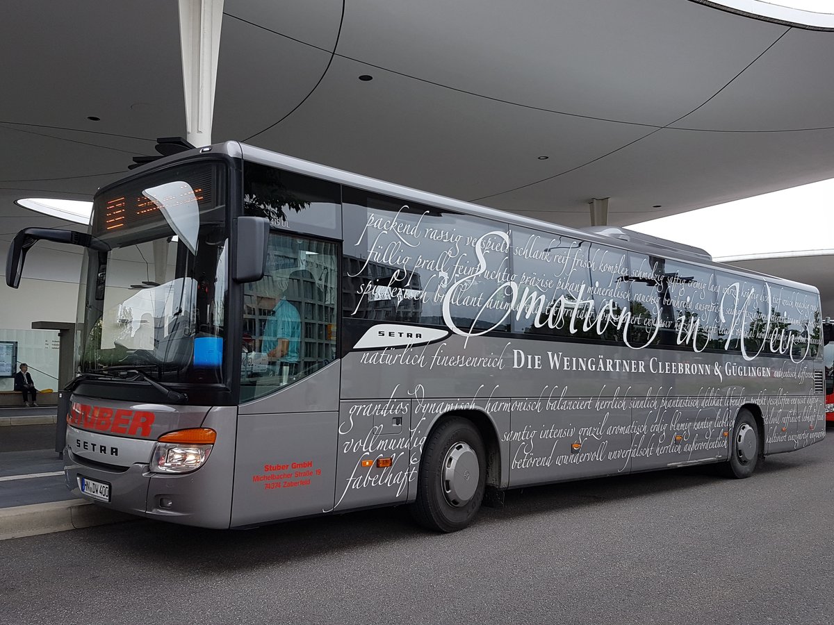 Hier wartet der HN DW 400 von Stuber Reisen auf seinen nächsten Einsatz. Abgelichtet am 11 Juni 2019 am Pforzheimer Omnibusbahnhof.