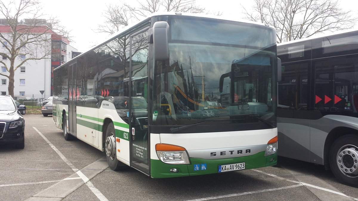 Hier wartet der KA AV 9623 der AVG auf seinen nächsten Einsatz. Gesichtet am 29.03.2018 in Ettlingen.