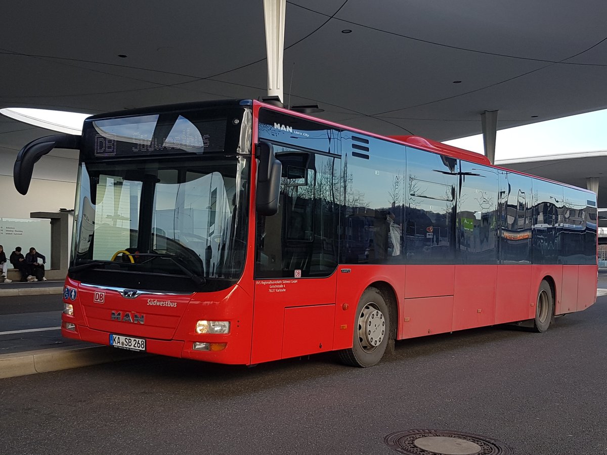 Hier wartet der KA SB 268 von der RVS (Südwestbus) auf einen weiteren Einsatz. Abgelichtet am 19.12.2019 am Hauptbahnhof in Pforzheim.