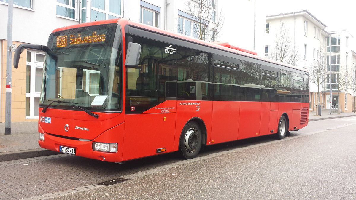 Hier wartet der KA SB 413 der Südwestbus auf seinen nächsten Einsatz. Hier gesichtet am 10.03.2018 in Ettlingen Stadt.