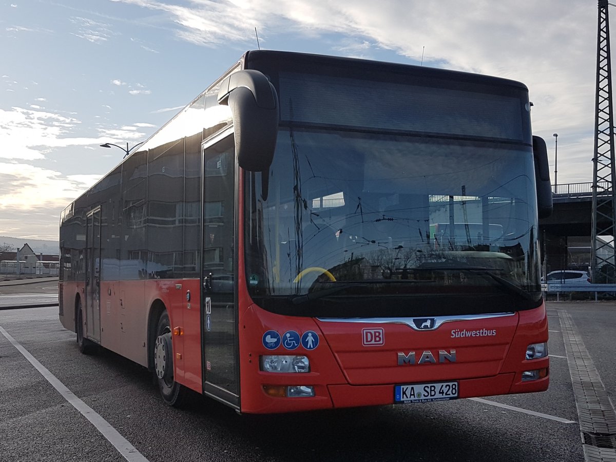 Hier wartet der KA SB 428 von der RVS auf seinen nächsten Ausflug. Abgelichtet am 19 Dezember 2019 am Busparkplatz in Pforzheim.