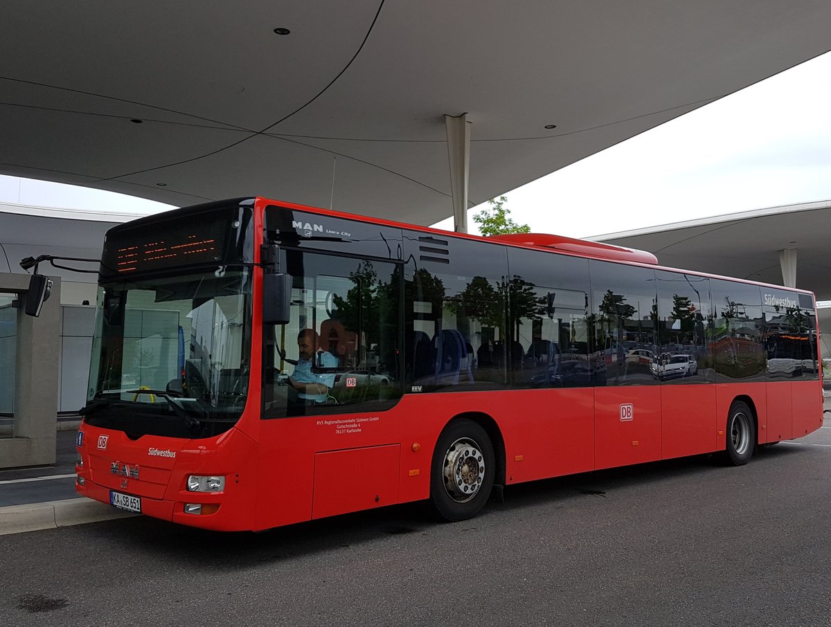 Hier wartet der KA SB 651 von der RVS (Südwestbus) auf seinen nächsten Einsatz. Fotografiert am 11.06.2019 in Pforzheim.