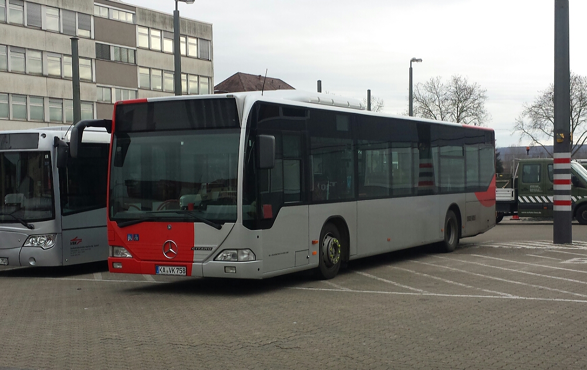 Hier wartet der KA VK 758 der VBK auf seinen nächsten Einsatz. Gesichtet am 09.03.2018 in Karlsruhe.