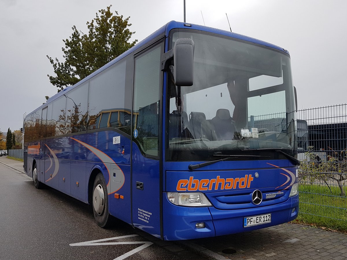 Hier wartet der PF ER 112 von Hagro Transbus (Leihwagen von Eberhardt Reisen) auf seinen nächsten Ausflug. Gesichtet am 03.11.2019 am Hagro Transbus Betriebshof in Ettlingen.