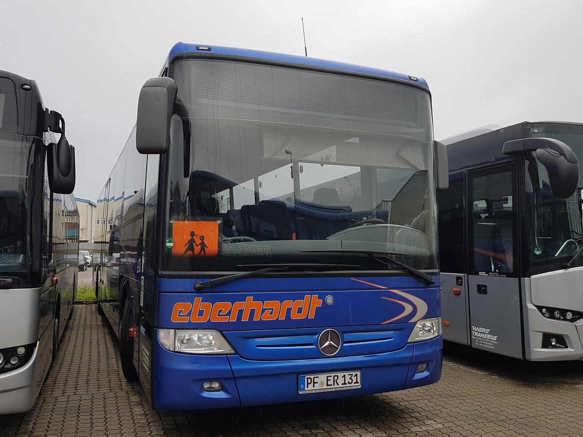 Hier wartet der PF ER 131 von Hagro Transbus (Leihwagen von Eberhardt Reisen) auf seinen nächsten Einsatz im Schülerverkehr. Fotografiert am 03.11.2019 in Ettlingen auf dem Hagro Transbus Betriebshof.