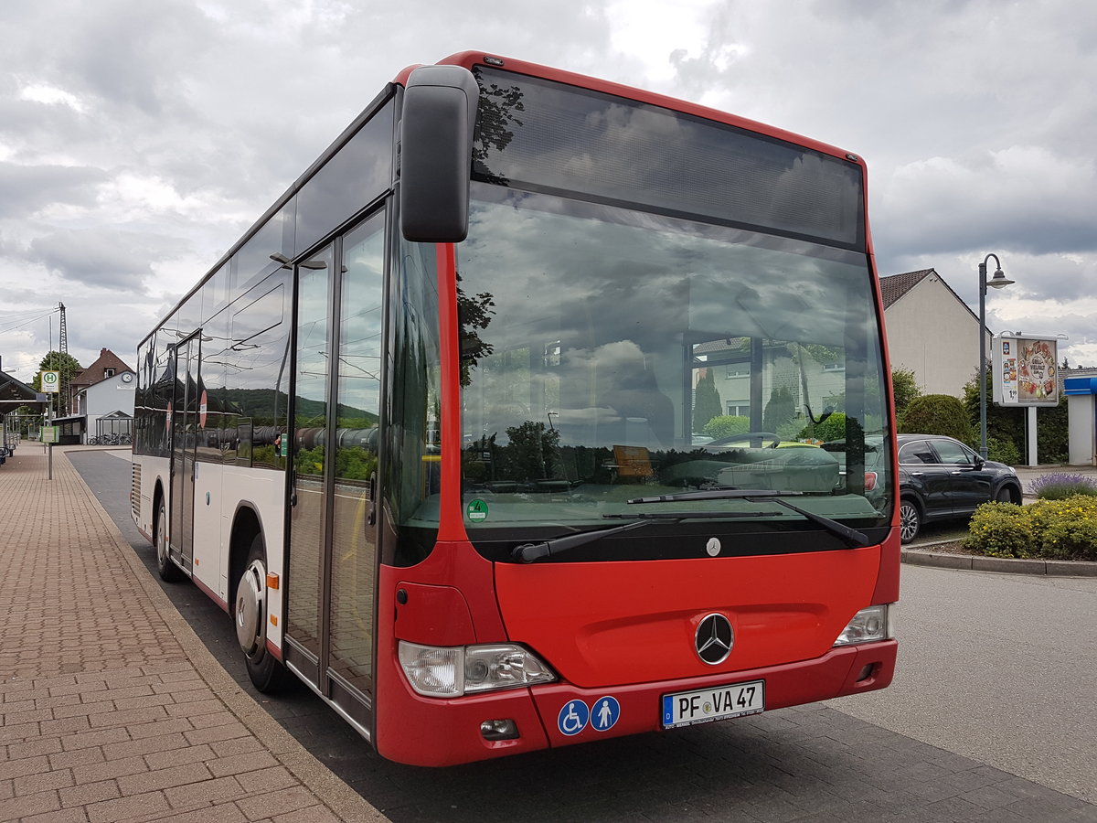 Hier wartet der PF VA 47 von Viandi Travel (ex MVG Lüdenscheid) auf seinen nächsten Einsatz. Abgelichtet am 15.06.2019 am Bahnhof in Wilferdingen/Singen. 
