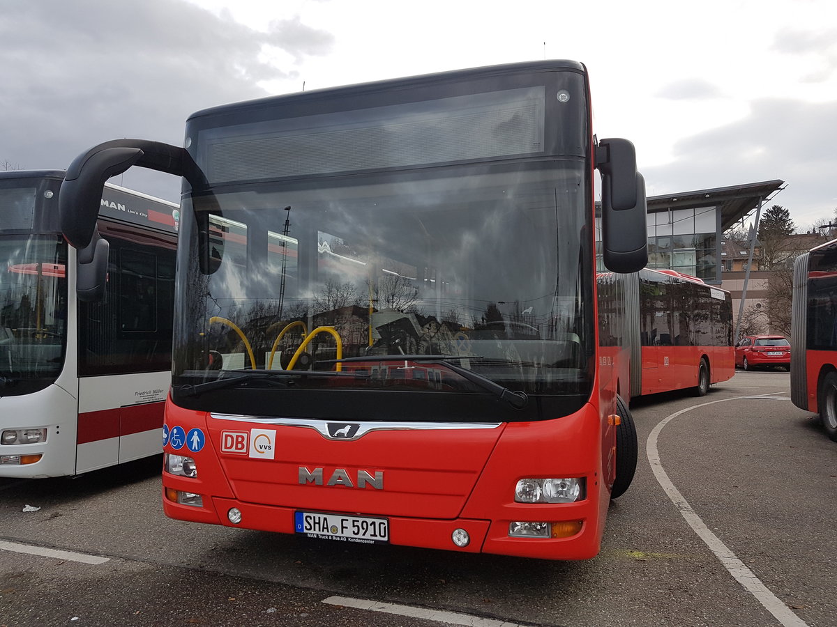 Hier wartet der SHA F 5910 von der FMO auf seinen nächsten Einsatz im Bottwartal. Gesichtet am 08.11.2019 am FMO Busparkplatz in Marbach am Neckar.