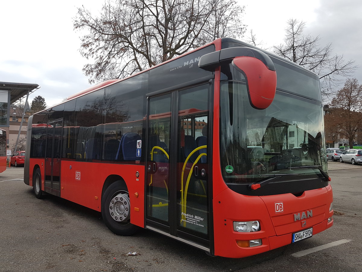 Hier wartet der SHA F 5924 von der FMO (ex SBG Freiburg) auf seinen nächsten Ausflug ins Bottwartal. Fotografiert am 08.11.19 am FMO Busparkplatz in Marbach am Neckar.