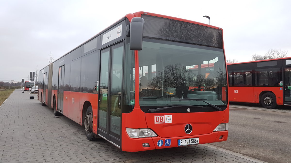 Hier wartet der SHA T 5867 von der FMO (ex RBS, Stuttgart) auf seinen nächsten Einsatz. Gesichtet am 12.01.20 am FMO Busparkplatz in Leinfelden.