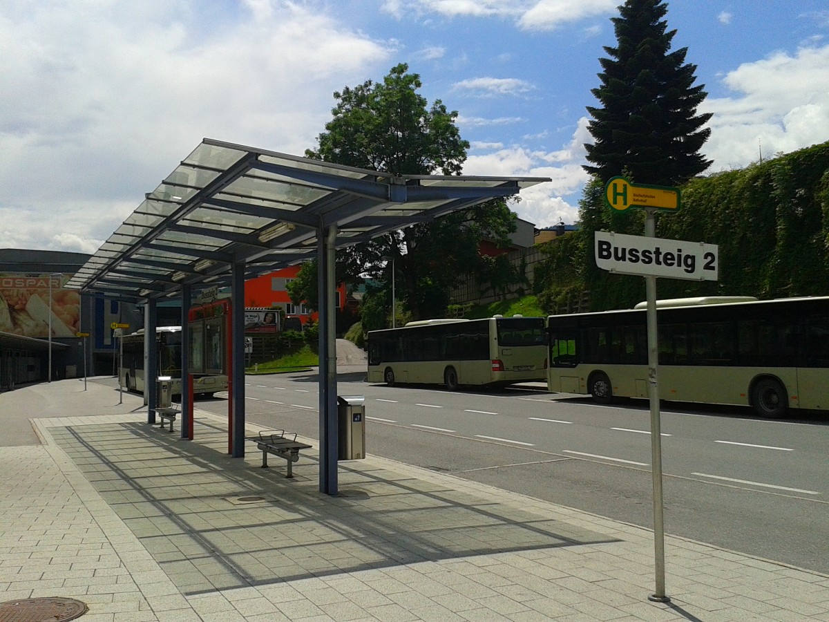 Hier zu sehen ist die Haltestelle Bischofshofen Bahnhof (Vorplatz) am 28.6.2015