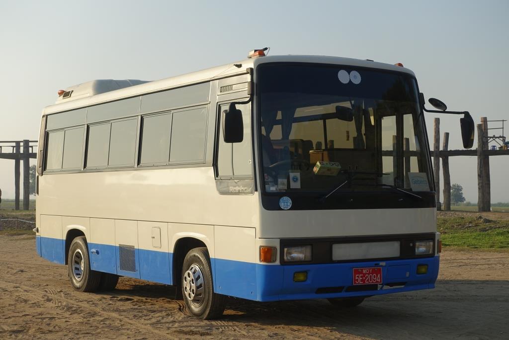 Hino Rainbow  Gebeco , Myanmar Dezember 2016 