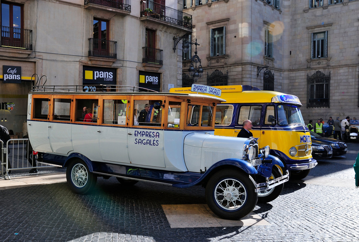 
Hispano Suiza von Kleinbus 1909, am 5.3.2017 beim Treffpunkt einer Oldtimerausfahrt auf dem Plaça de Sant Jaume,Barcelona