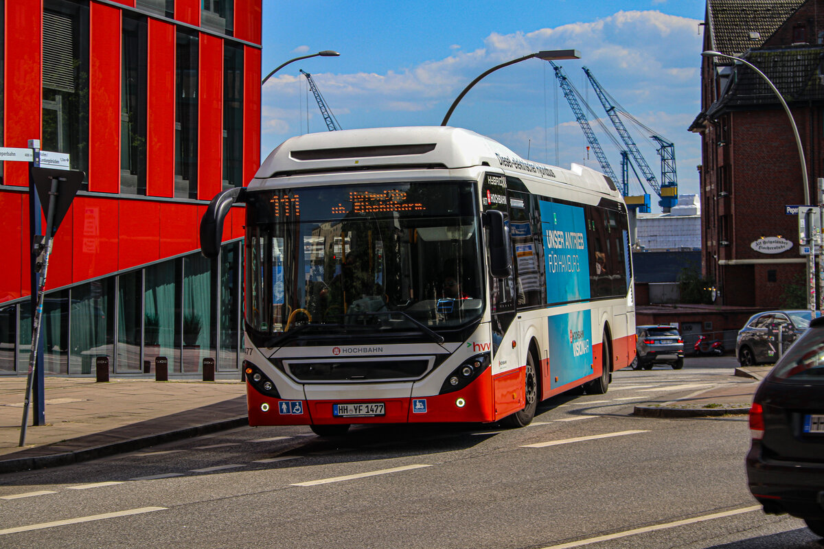 Hochbahn Wagen 1477 auf der Linie 111 am St. Pauli Fischmarkt