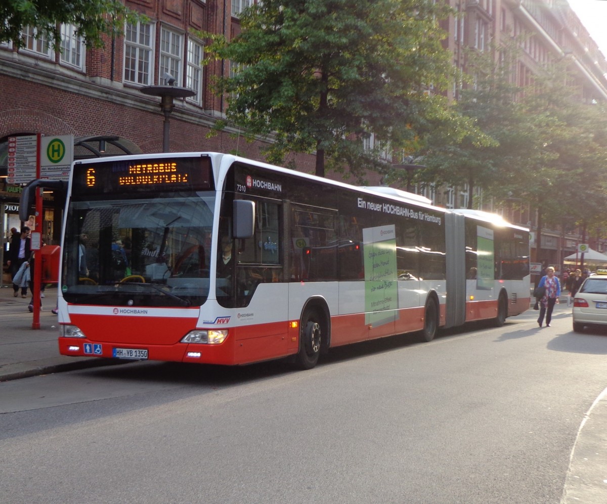 Hochbahn Wagen 7310 - Mercedes O 530 II G Bj.2013 am 13.09.13 auf Linie 6 Goldbekplatz an der
Haltestelle HBF/Mnckebergstrae
