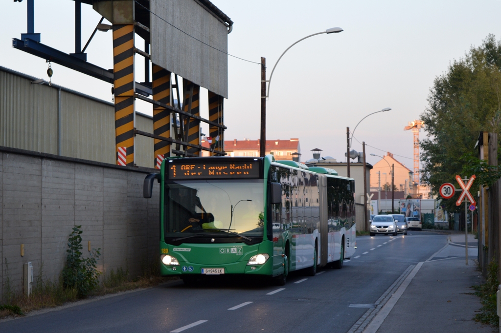 Holding Graz Citaro 2 G als LNDM Shuttle Linie 1 kurz nach der Haltestelle GKB-Bahnhof. 03.10.2015
