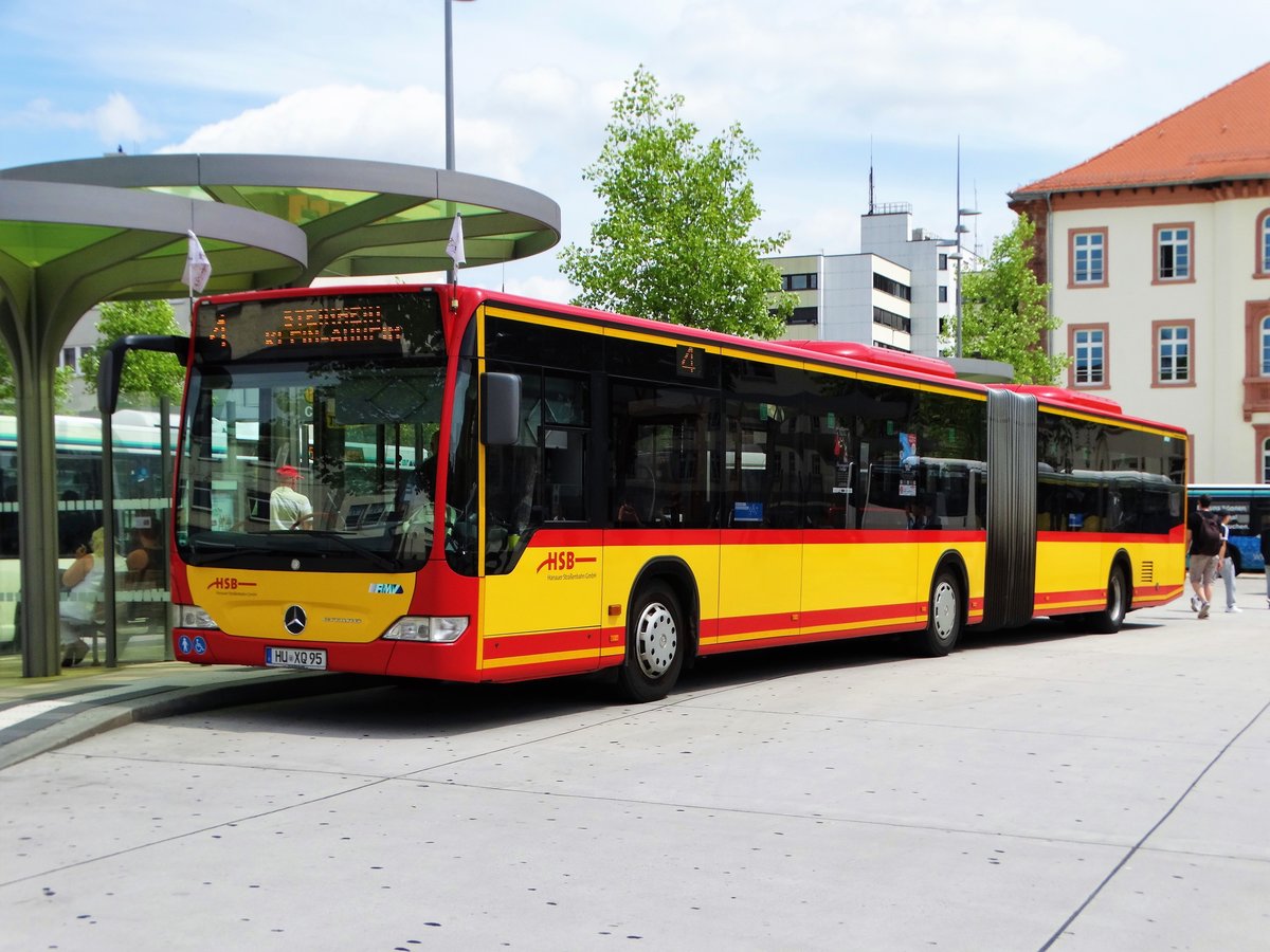 HSB Mercedes Benz Citaro 1 Facelift G Wagen 95 mit Fähnchen zum Brüder Grimm Festspielen am 23.06.17 in Hanau Freiheitsplatz