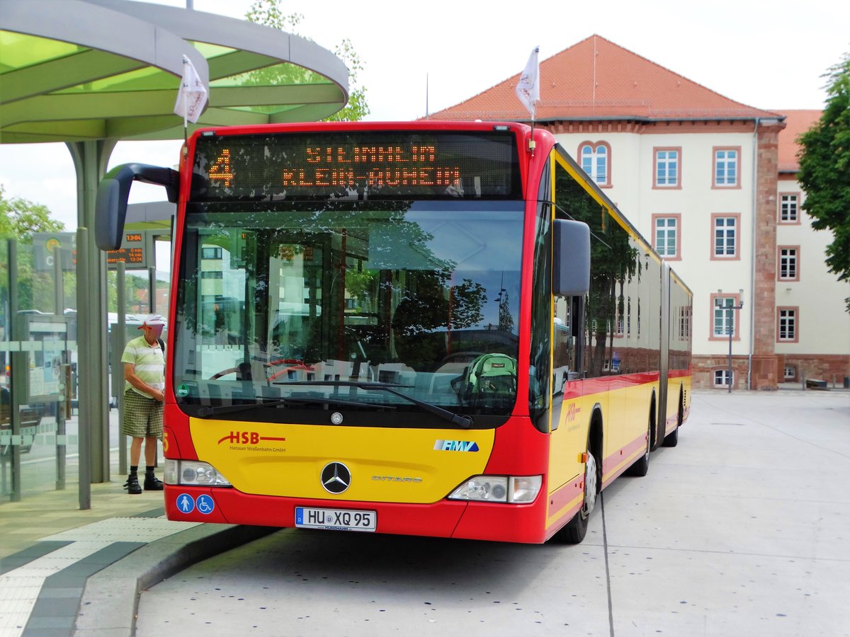 HSB Mercedes Benz Citaro 1 Facelift G Wagen 95 mit Fähnchen zum Brüder Grimm Festspielen am 23.06.17 in Hanau Freiheitsplatz