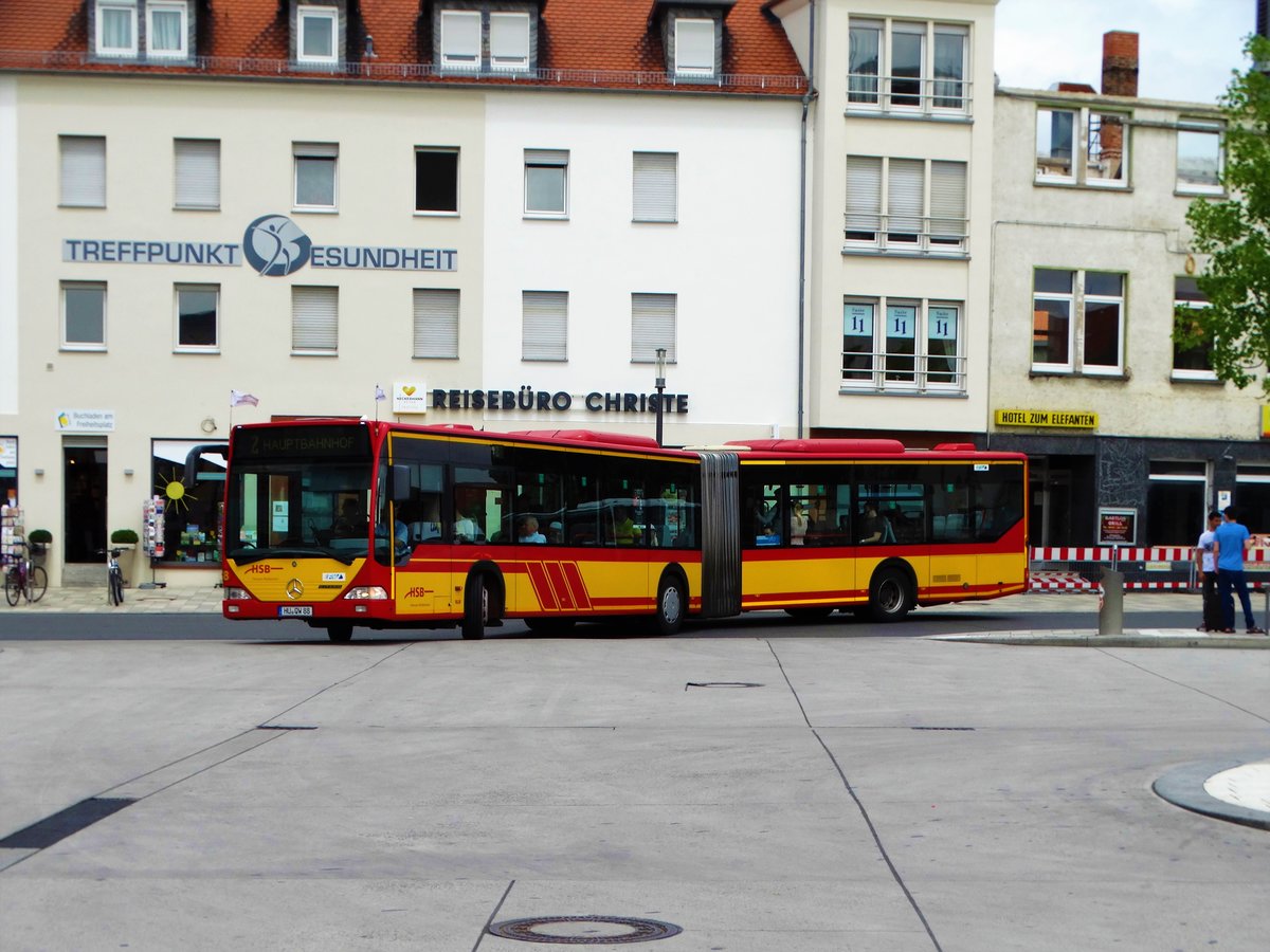 HSB Mercedes Benz Citaro 1 G Wagen 88 mit Fähnchen zum Brüder Grimm Festspielen am 23.06.17 in Hanau Freiheitsplatz