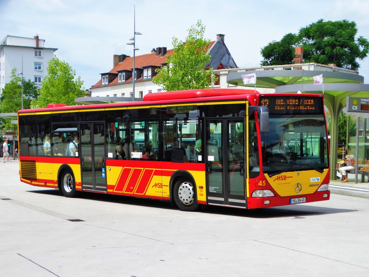 HSB Mercedes Benz Citaro 1 Wagen 45 mit Fähnchen zum Brüder Grimm Festspielen am 23.06.17 in Hanau Freiheitsplatz