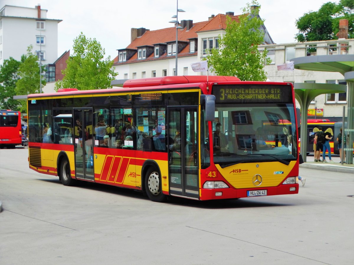 HSB Mercedes Benz Citaro 1 Wagen 43 mit Fähnchen zum Brüder Grimm Festspielen am 23.06.17 in Hanau Freiheitsplatz
