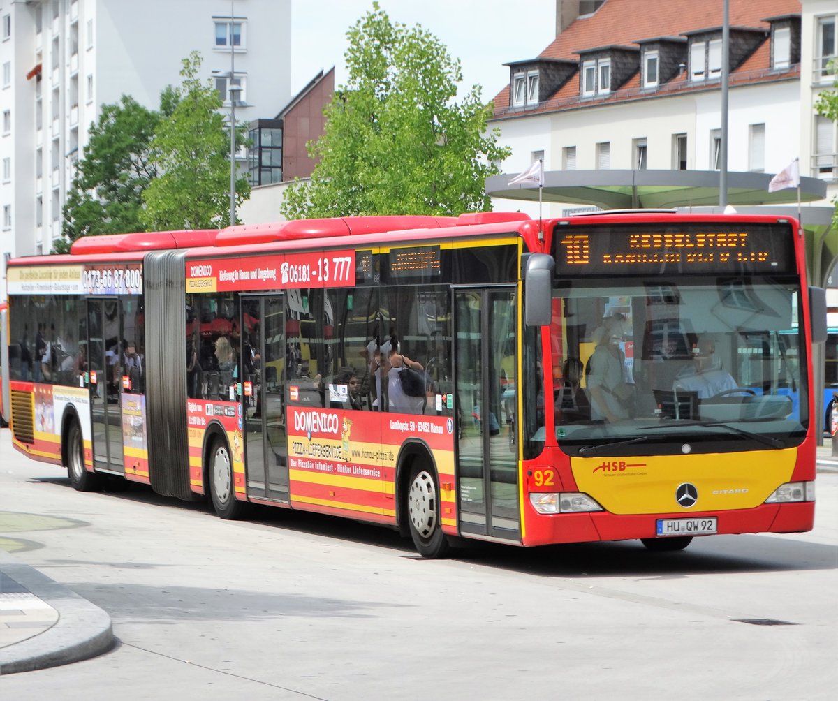 HSB Mercedes Benz Citaro 1 Facelift G Wagen 92 mit Fähnchen zum Brüder Grimm Festspielen am 23.06.17 in Hanau Freiheitsplatz