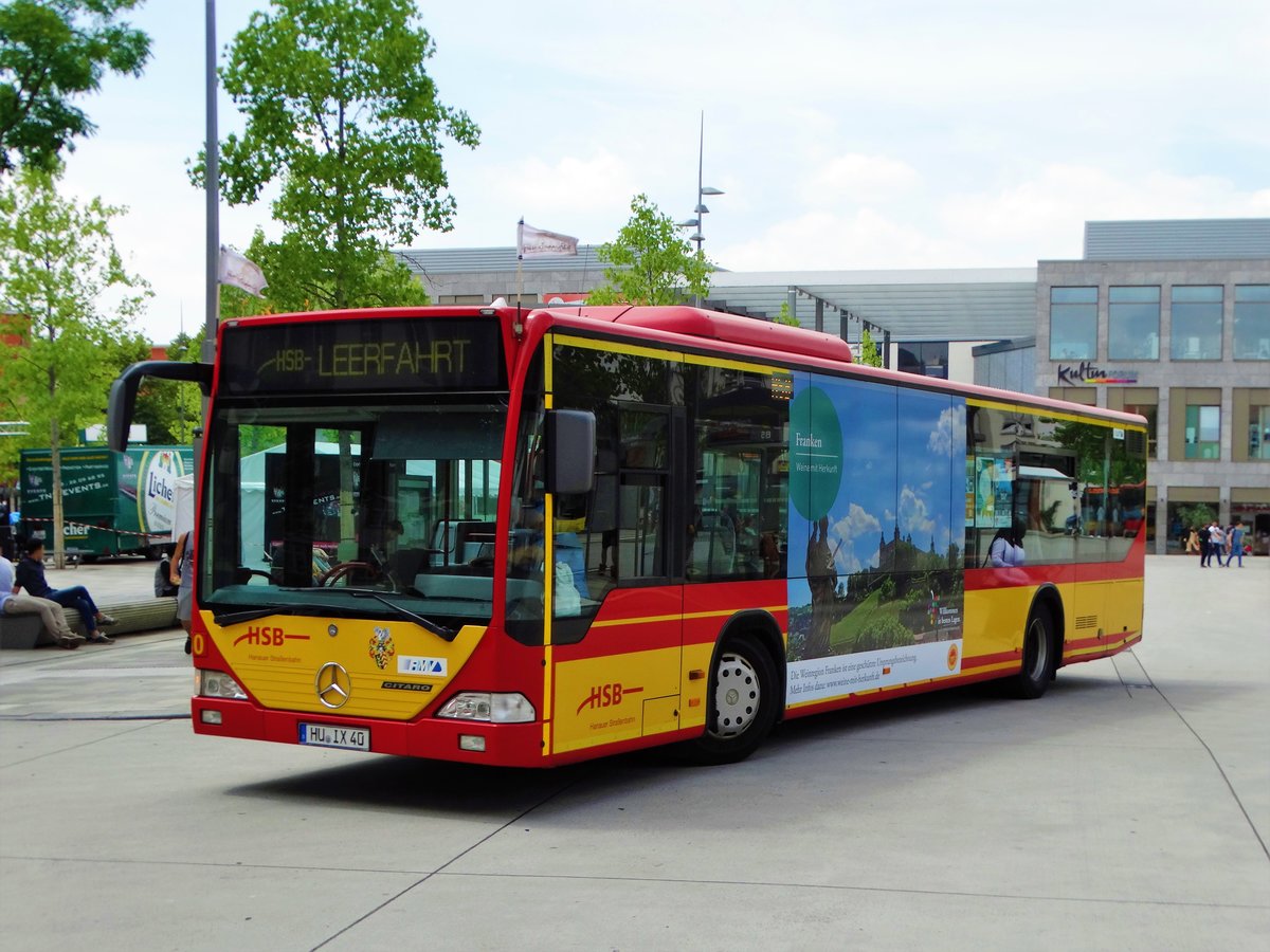 HSB Mercedes Benz Citaro 1 Wagen 40 mit Fähnchen zum Brüder Grimm Festspielen am 23.06.17 in Hanau Freiheitsplatz