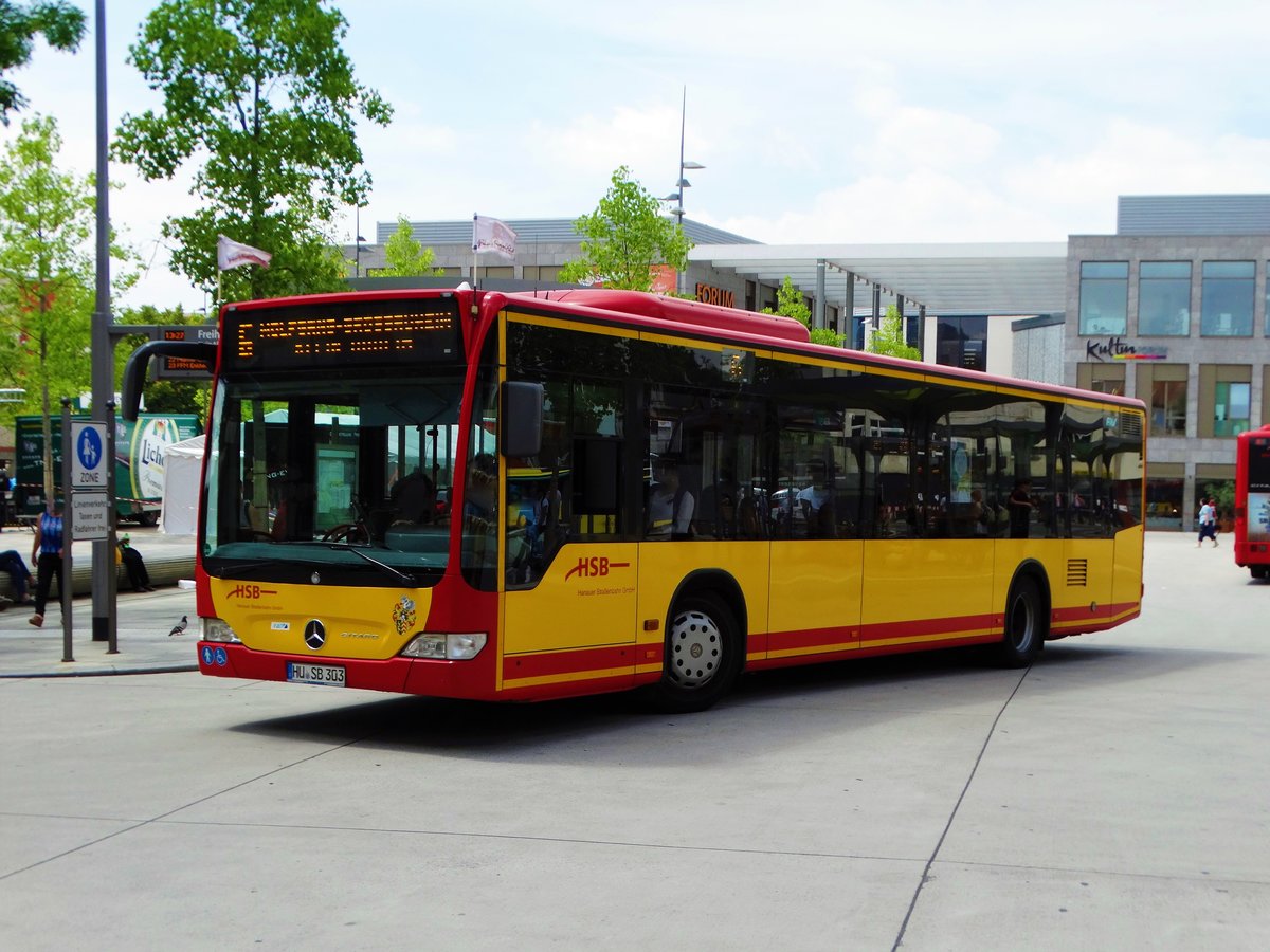 HSB Mercedes Benz Citaro 1 Facelift Wagen 33 mit Fähnchen zum Brüder Grimm Festspielen am 23.06.17 in Hanau Freiheitsplatz
