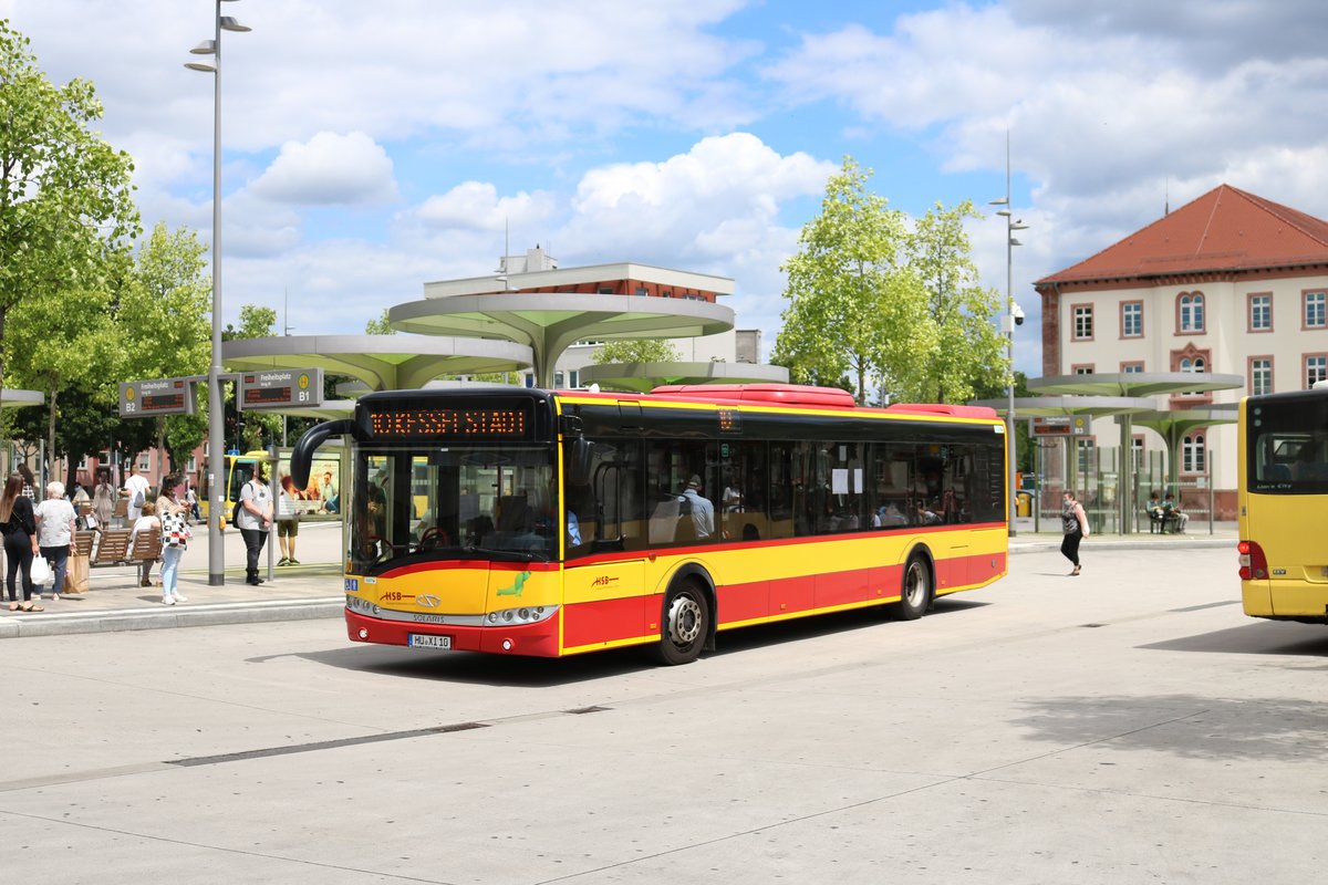 HSB Solaris Urbino 12 Wagen 10 am 03.07.20 in Hanau Freiheitspatz 