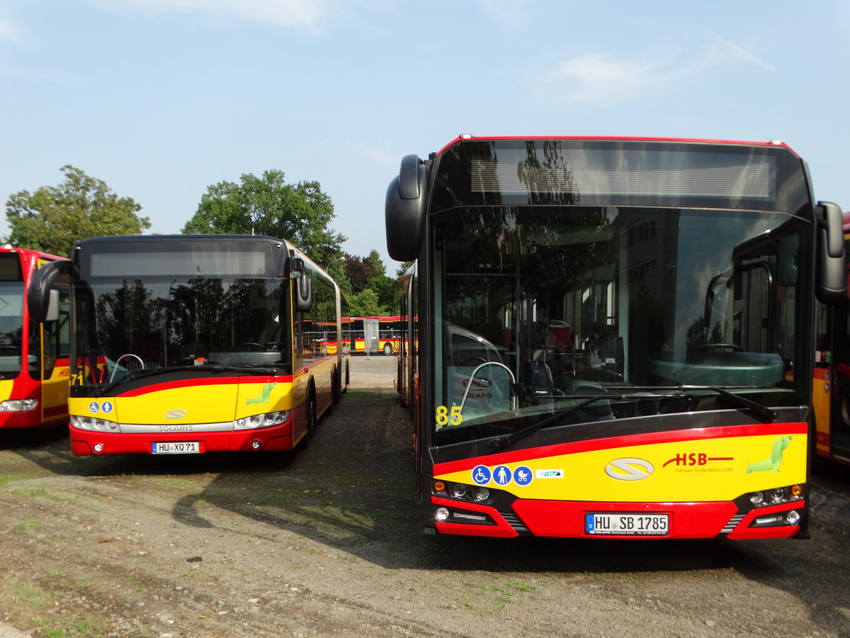 HSB Solaris Urbino 18 Wagen 71 und 85 am 26.08.17 beim Tag der offenen Tür der Hanauer Straßenbahn. Beide mit dem Solaris Dackel 
