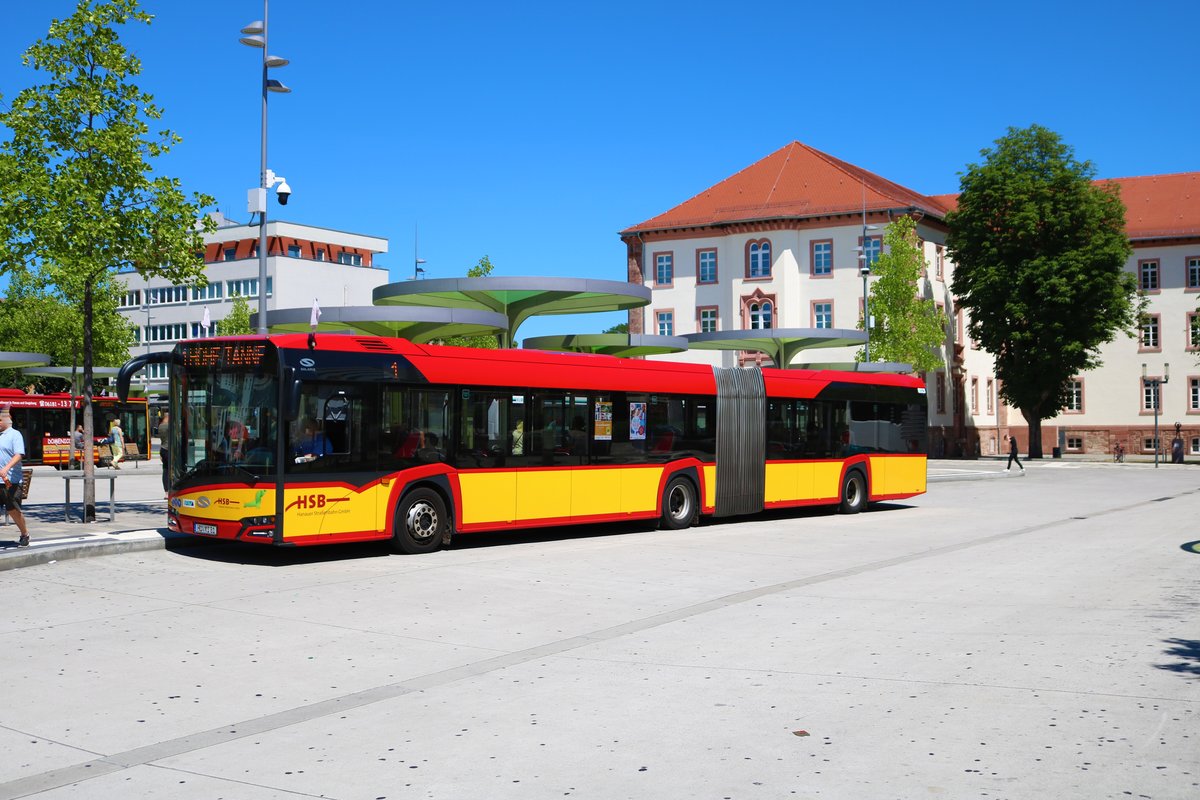 HSB Solaris Urbino 18 Wagen 81 am 28.06.19 in Hanau Freiheitsplatz