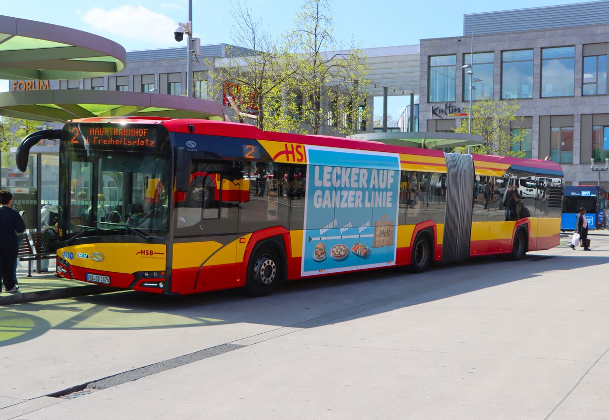 HSB Solaris Urbino 18 Wagen 76 am 14.04.26 in Hanau Freiheitsplatz