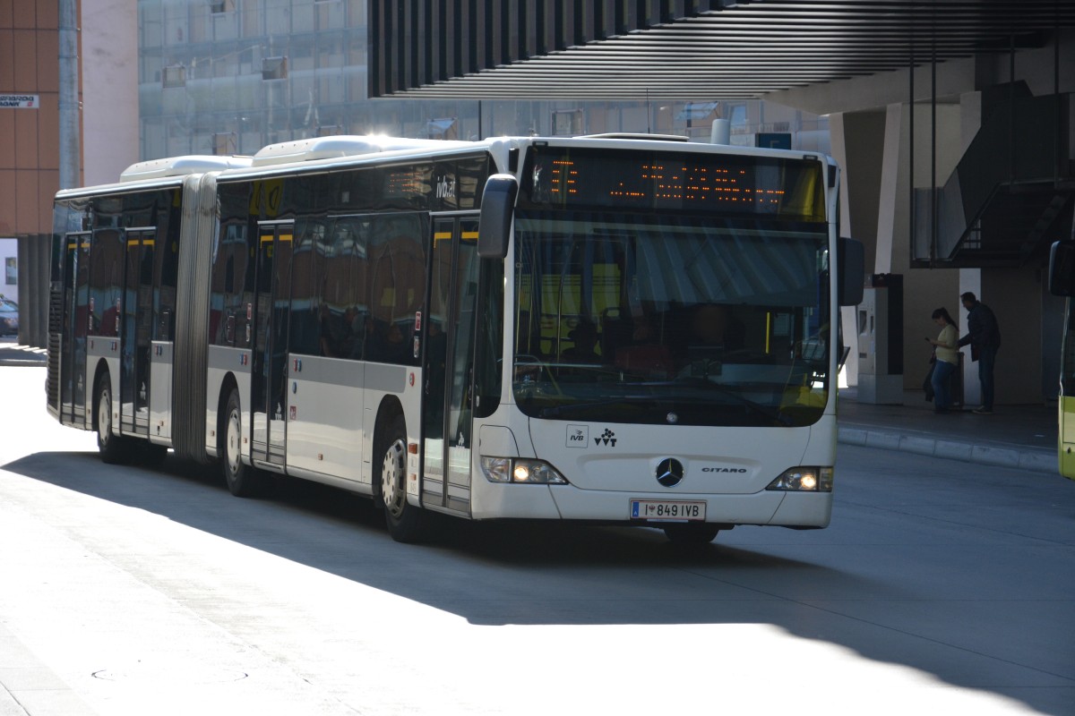 I-849IVBfährt am 12.10.2015 auf der Linie R. Aufgenommen wurde ein Mercedes Benz Citaro G Facelift / Bahnhof Innsbruck Hauptbahnhof.
