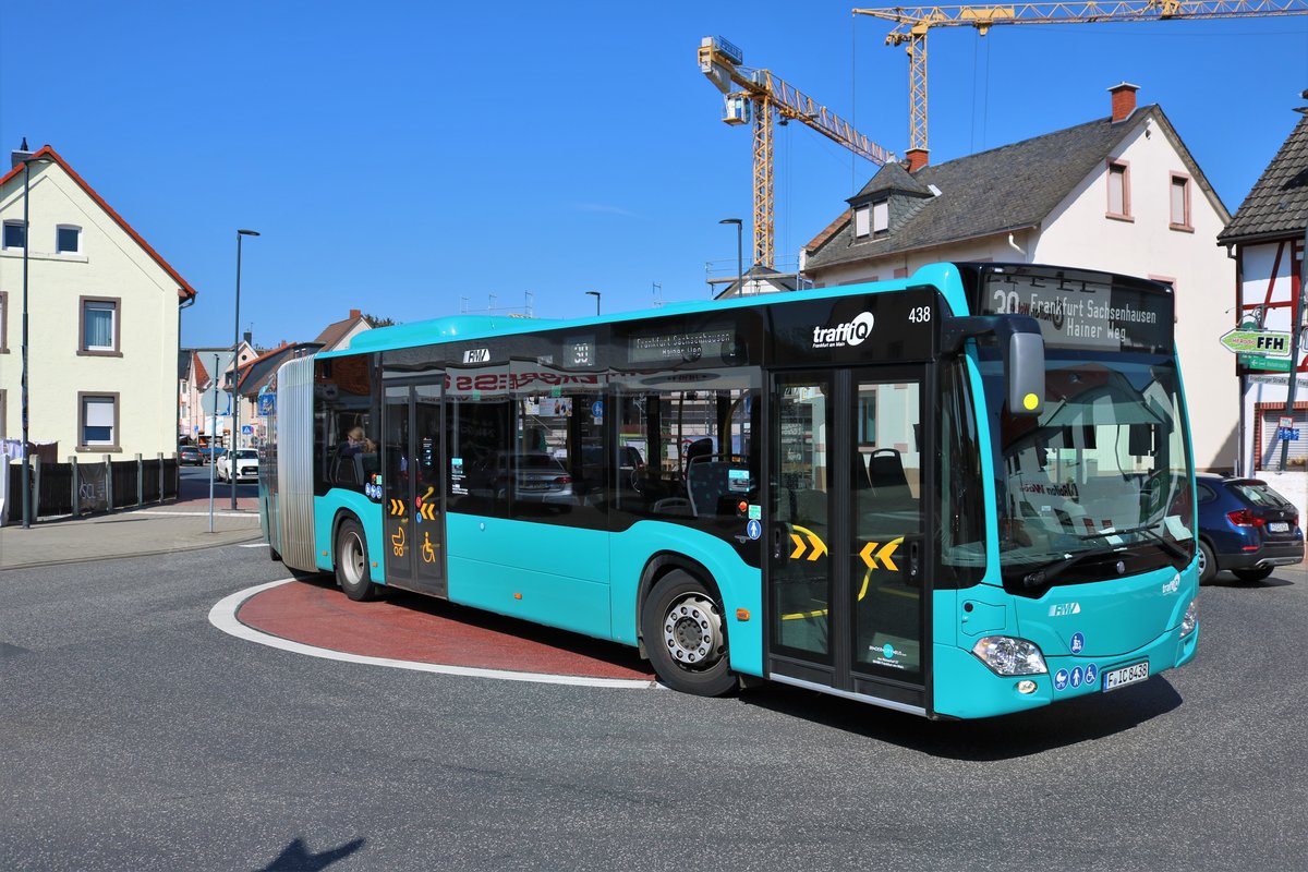 ICB Mercedes Benz Citaro 2 G Wagen 438 am 30.04.19 in Bad Vilbel Bhf auf der Linie 30