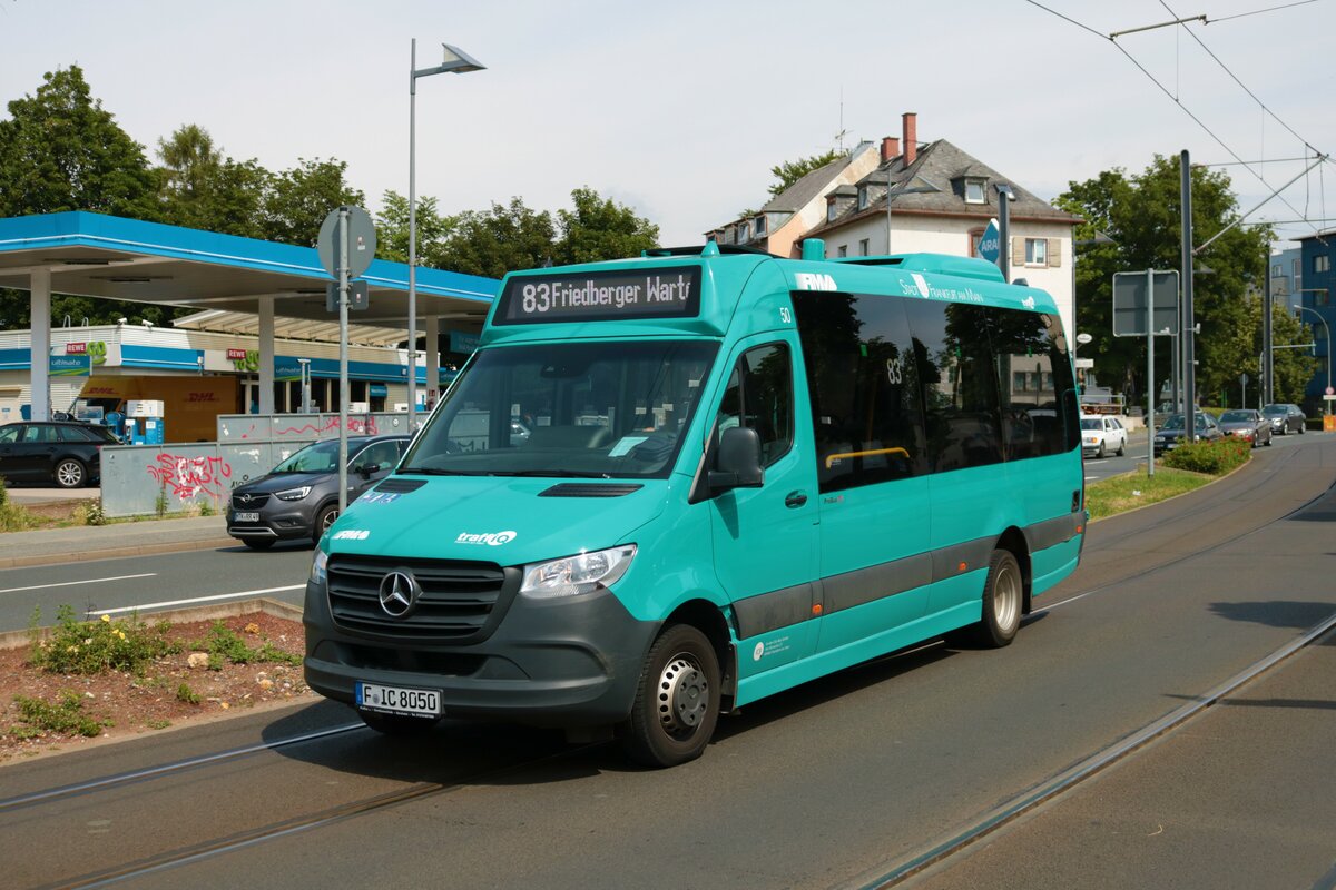 ICB Mercedes Benz Sprinter Wagen 50 auf der Linie 83 am 10.07.21 in Frankfurt am Main Friedberger Warte 