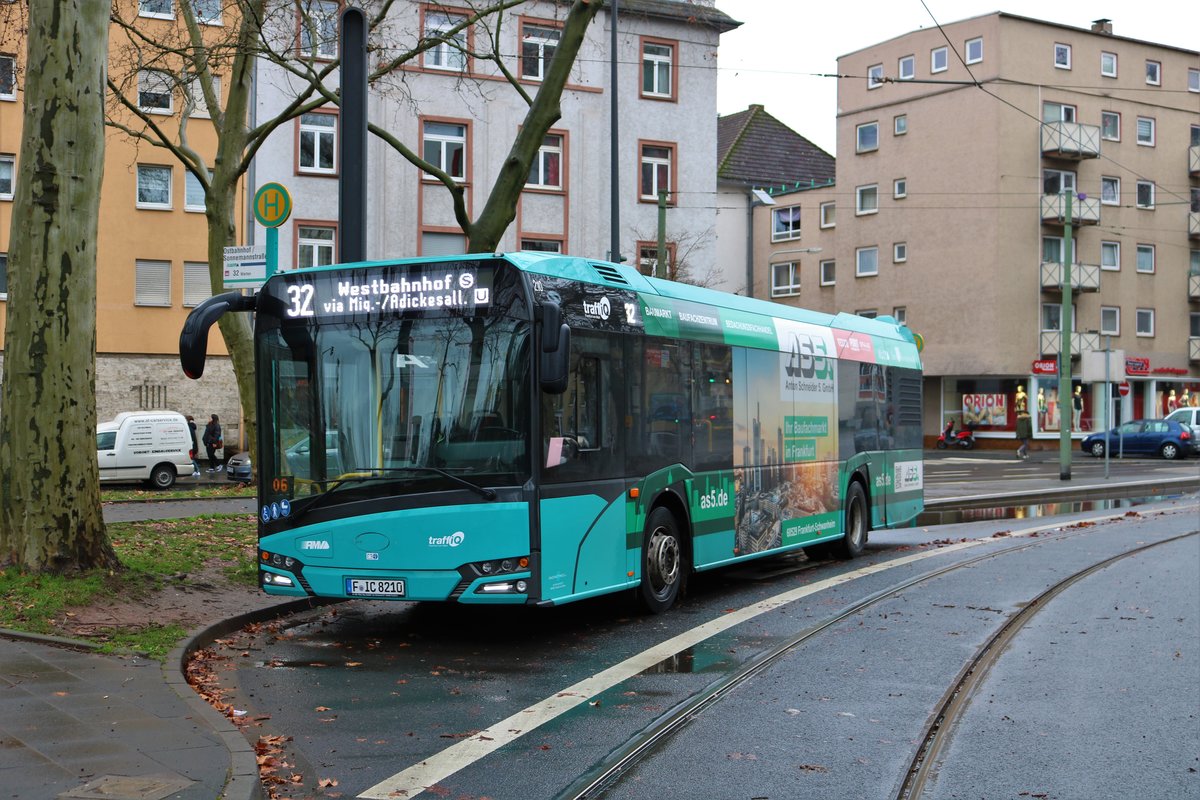 ICB Solaris Urbino 12 Wagen 210 am 02.02.20 in Frankfurt am Main Ostbahnhof