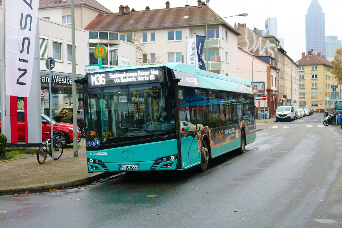 ICB Solaris Urbino 12 Wagen 553 am 19.11.22 in Frankfurt am Main Westbahnhof