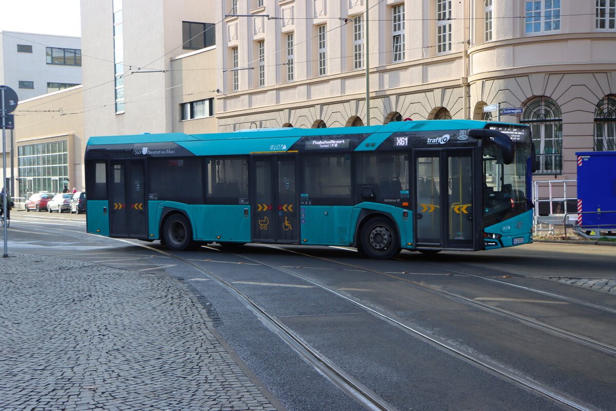 ICB Solaris Urbino 12 Wagen 201 am 07.02.26 min Frankfurt am Main