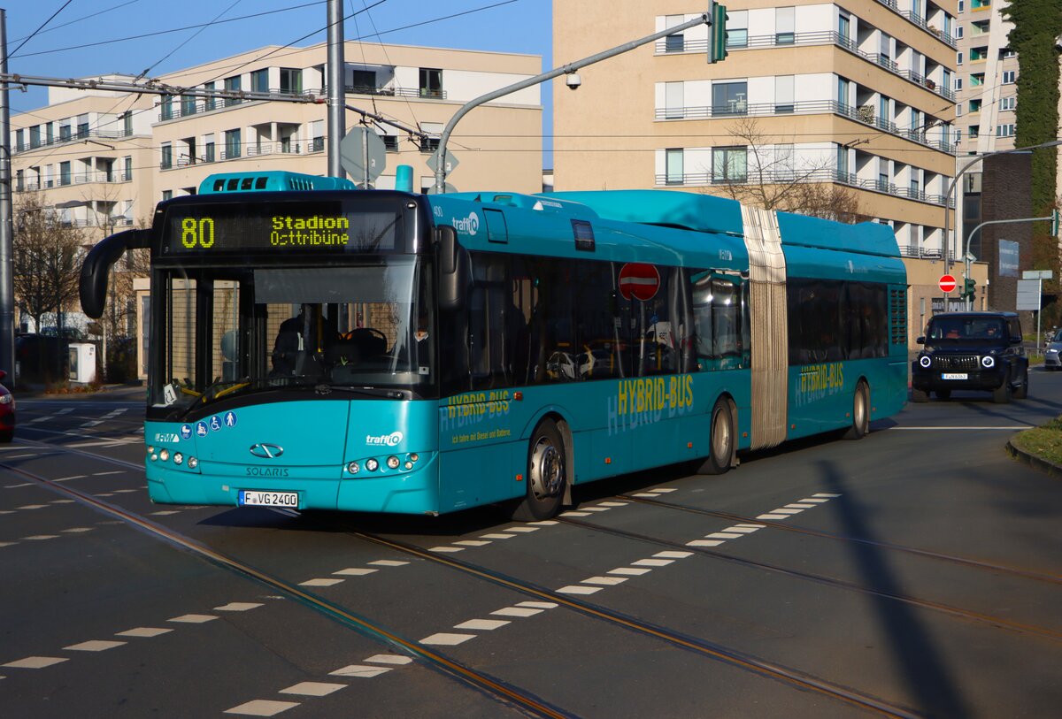 ICB Solaris Urbino 18 Hybrid Wagen 400 am 24.01.26 auf der Linie 80 in Frankfurt am Main