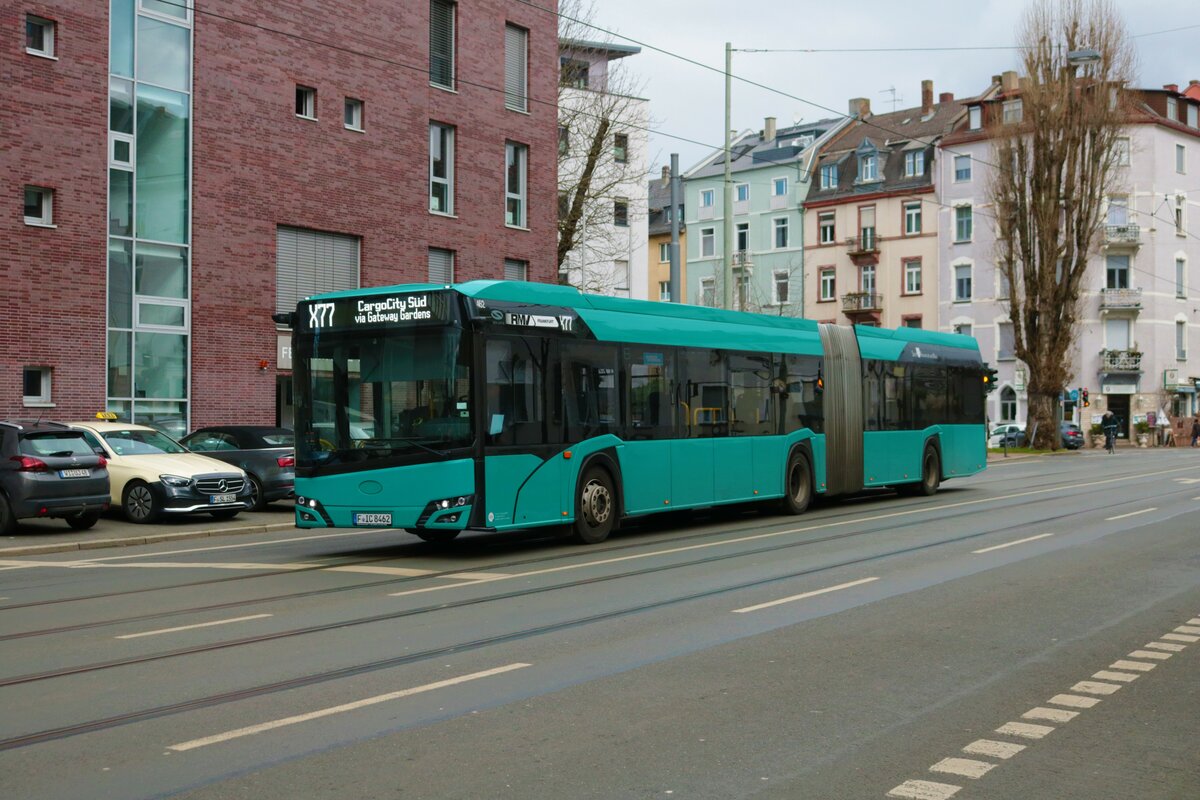 ICB Solaris Urbino 18 Wagen 462 am 25.02.23 in Frankfurt am Main