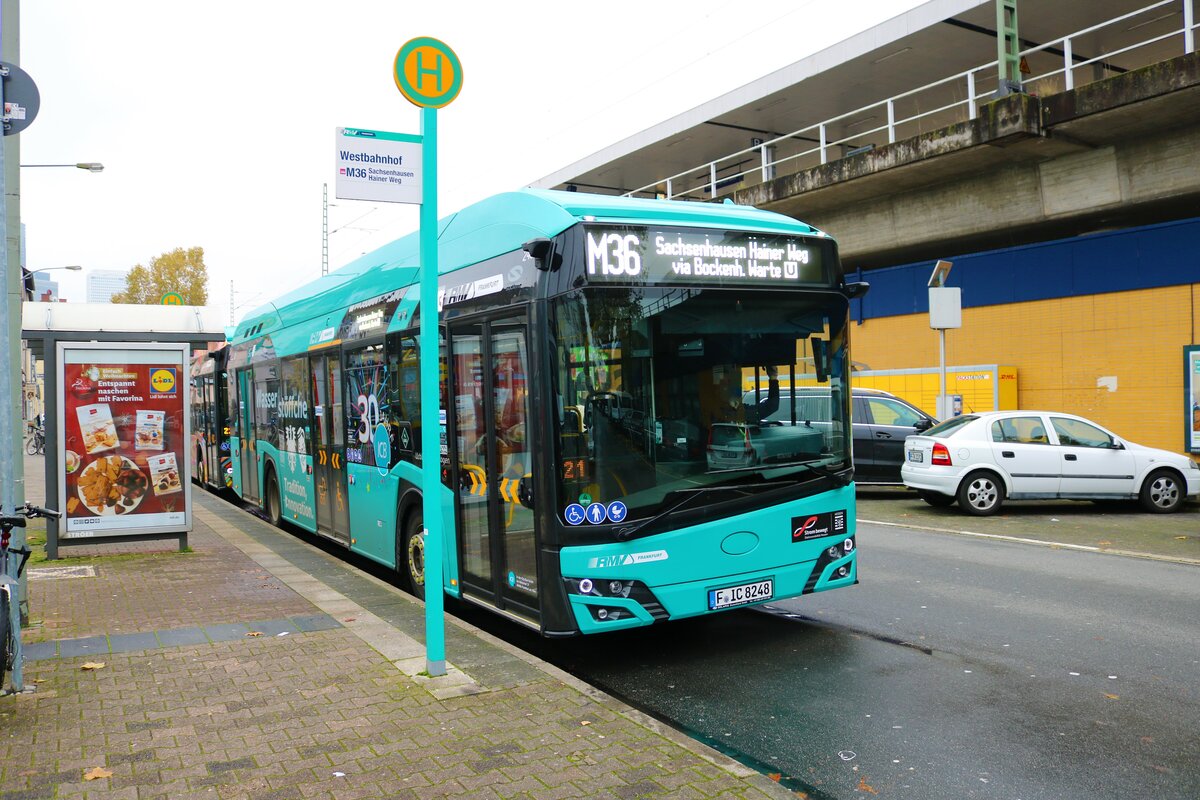 
ICB Solaris Urbino Hydrogen Wasserstoff Bus Wagen 248 am 19.11.22 in Frankfurt Westbahnhof