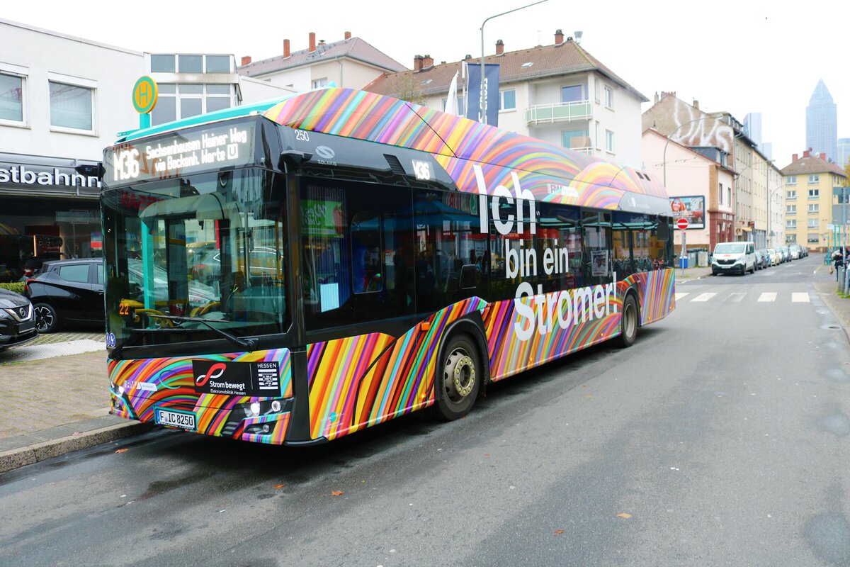 ICB Solaris Urbino Hydrogen Wasserstoff Bus Wagen 250 am 19.11.22 in Frankfurt Westbahnhof