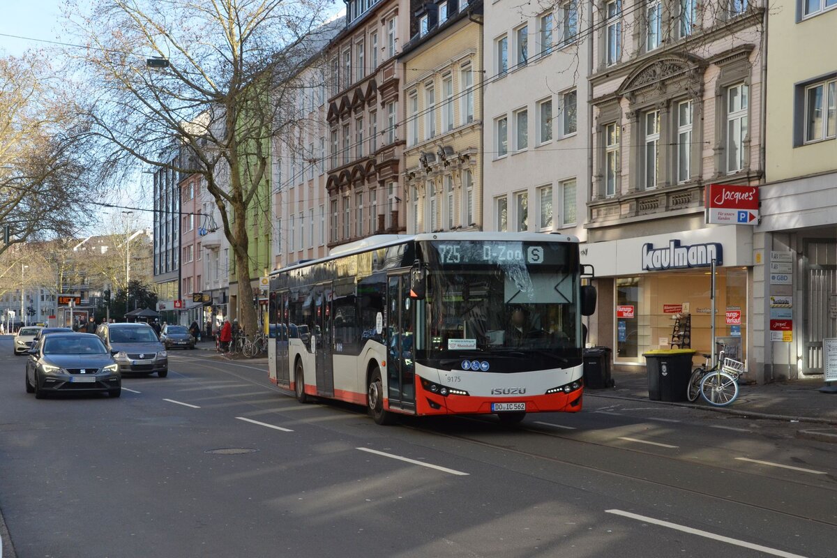 ICI-Tours KOM 9175
DO-IC 562
Linie 725, D-Zoo S
Düsseldorf, Brehmplatz
18.02.2026