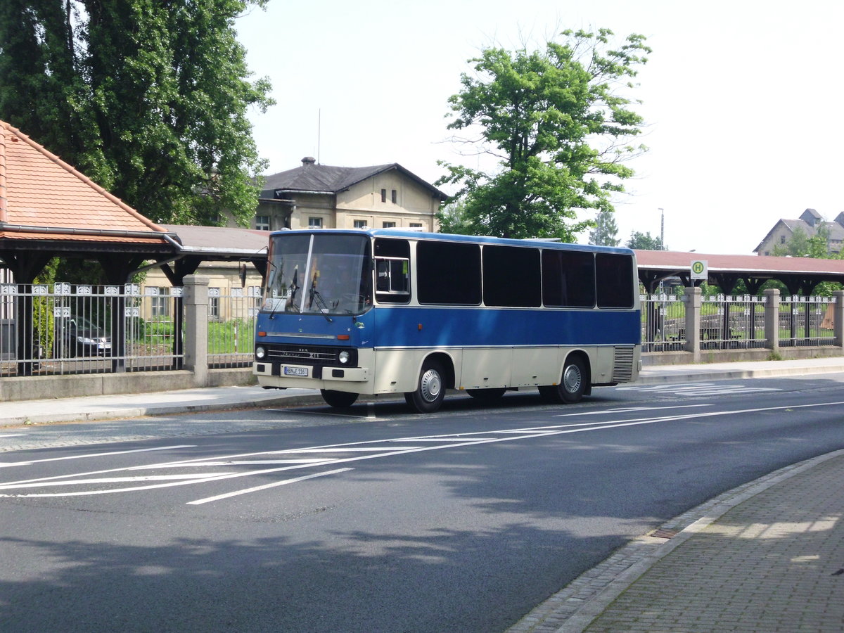 Ikarus am 08.06.2013 vor dem Bahnhof in Zittau