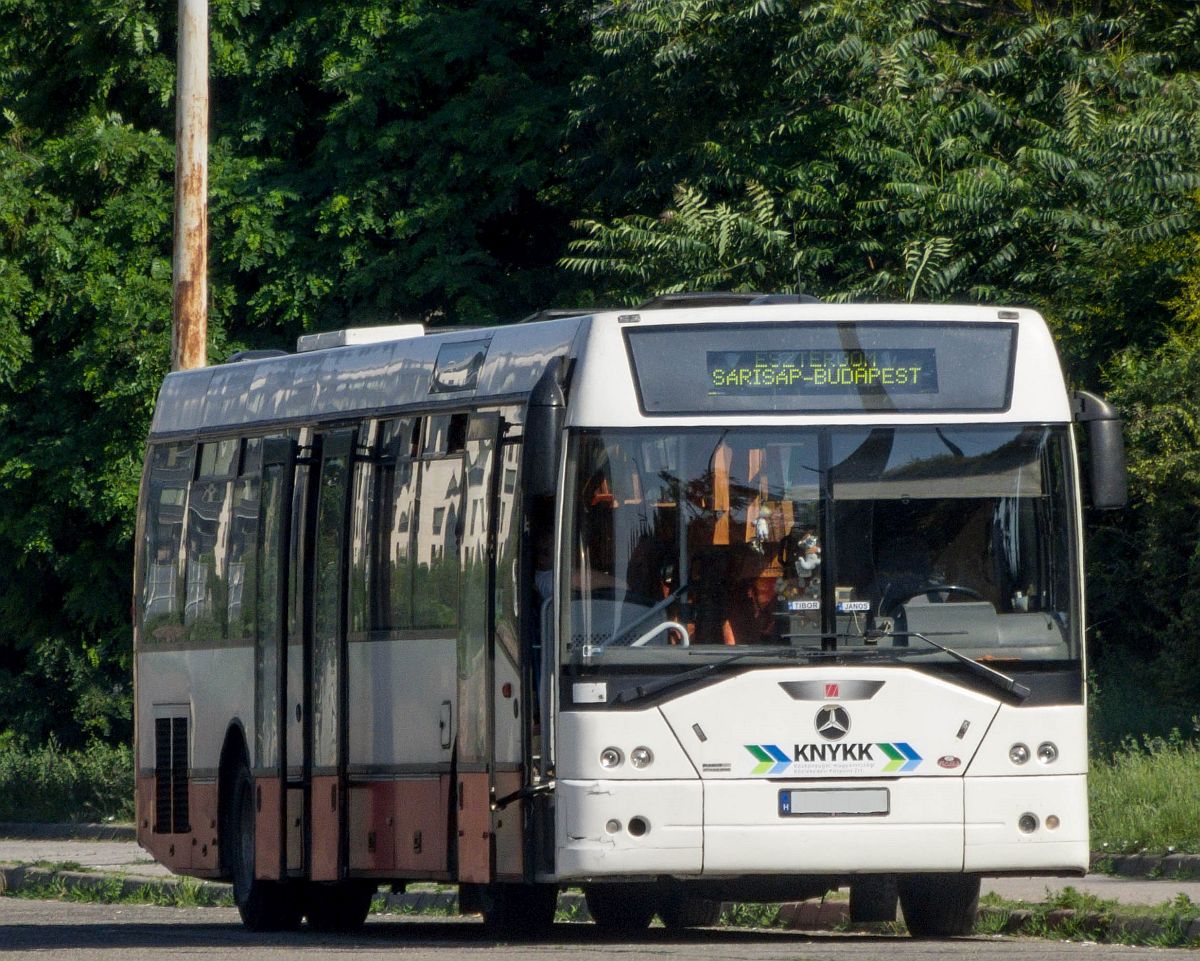Ikarus E94F (wie Facelift) auf Raba Gestelle und mit Mercedes Motor, gesehen am 13.06.2015 Budapest Arpad-hid Bahnhof
