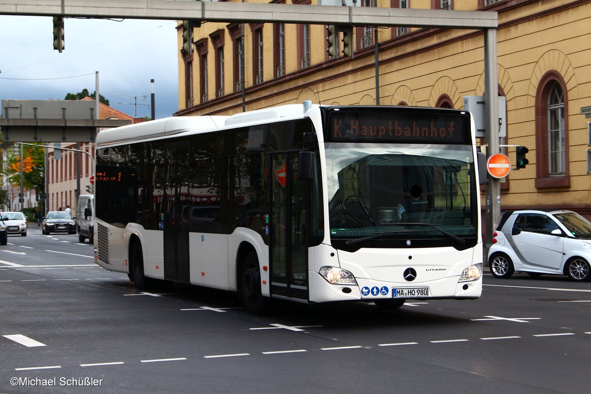 Im Oktober 2016 testet HEAG mobibus einen Citaro 2 LE auf mehreren ihrer Linien. Mein Aufnahme am 15.10 2016 entstand in Darmstadt in der Bleichstrasse. Diese wird baustellenbedingt abweichend von der Linie K befahren.