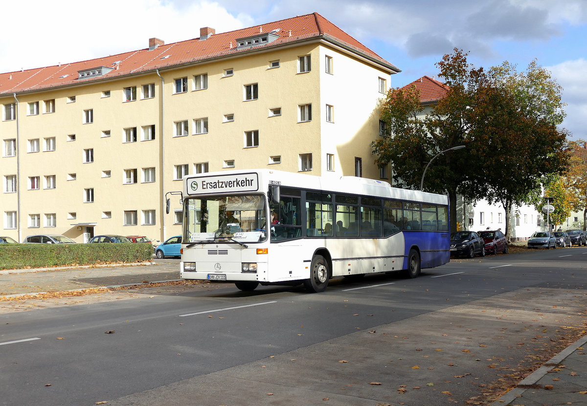 Im SEV Einsatz S41 & S42  ist diser MB O 405 N in Berlin -Charlottenburg unterwegs. Aufgenommen im Oktober 2017.