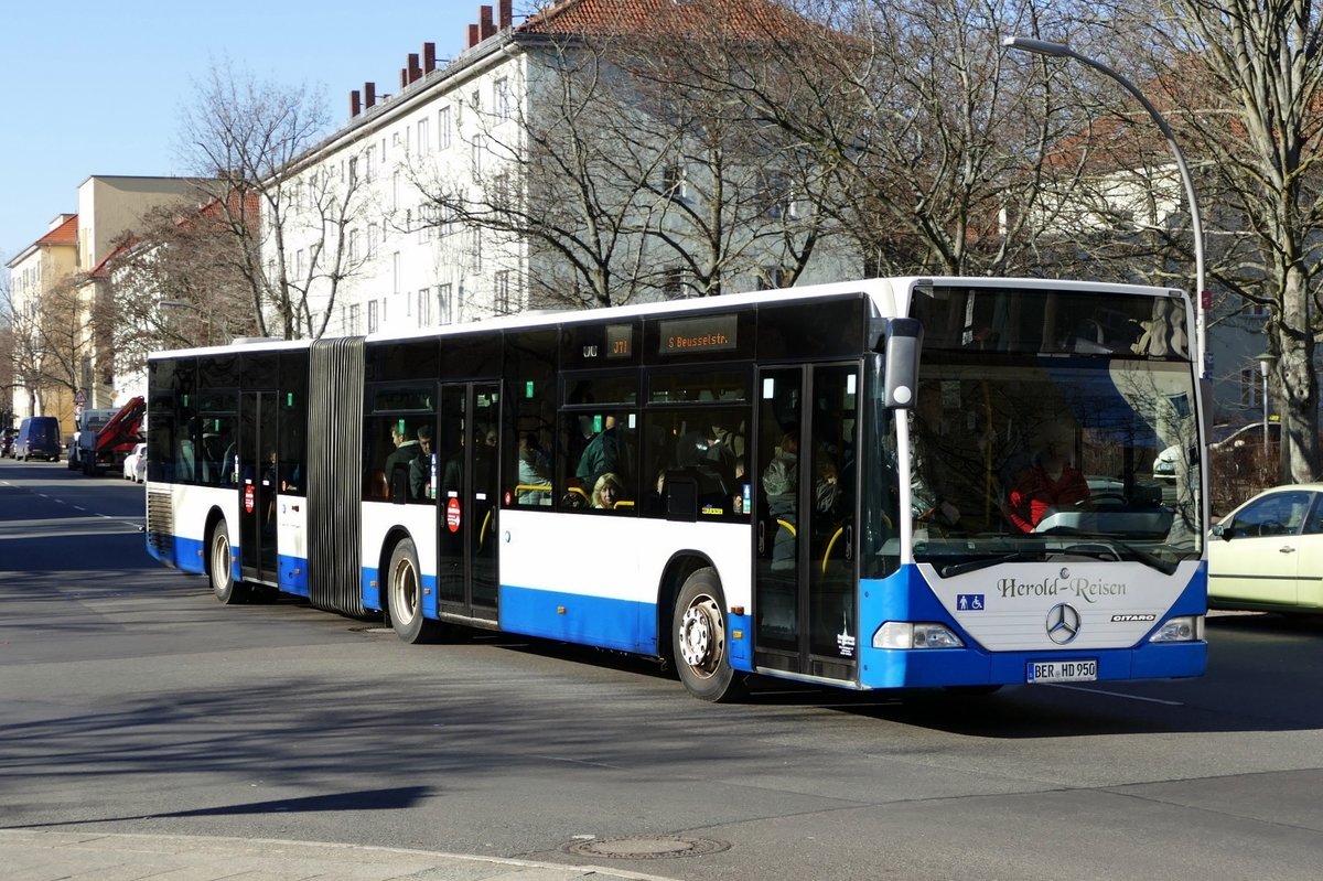 Im SEV der S- Bahn Berlin S41/S42 (Ring), dieser Mercedes- Benz Citaro I von Herold- Reisen. Berlin- Charlottenburg im Februar 2019.
