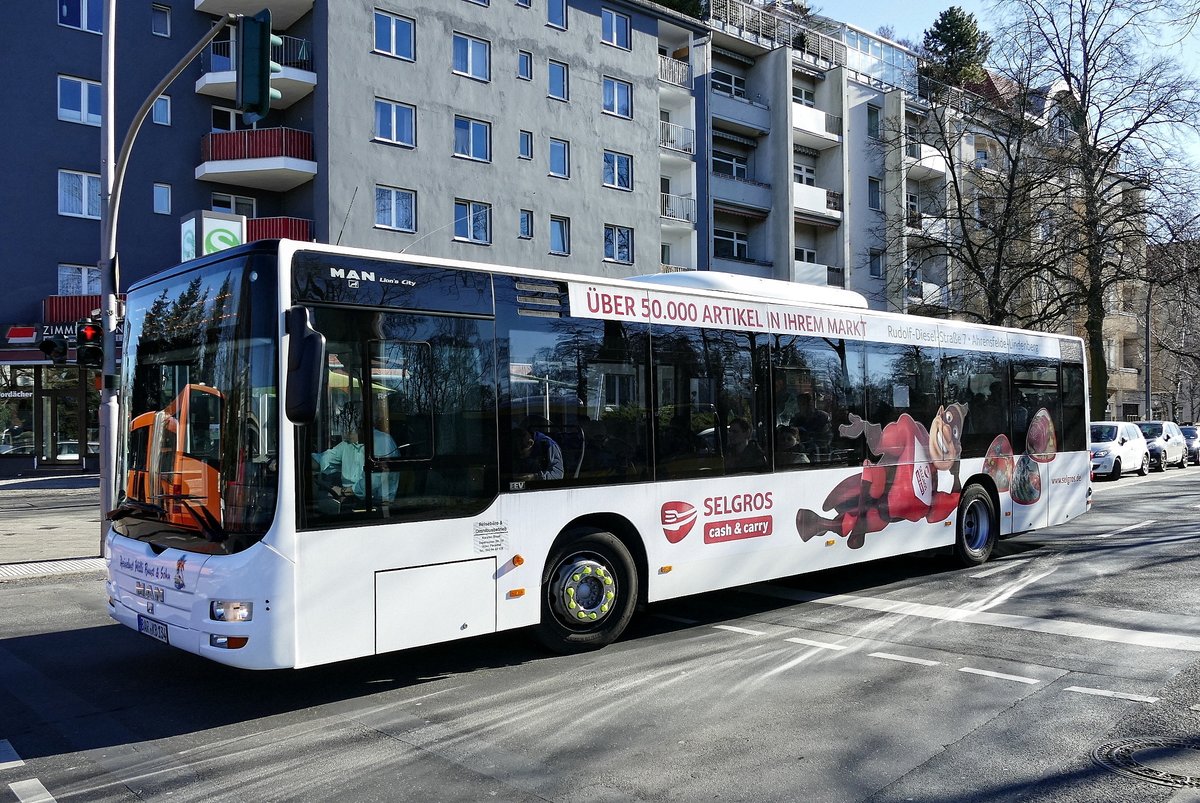 Im SEV der S- Bahn Berlin S41 /S42 (Ringbahn), dieser MAN Lion' City vom 'Reisebüro & Omnibusbetrieb Karsten Brust', in Berlin- Charlottenburg im Februar 2019.