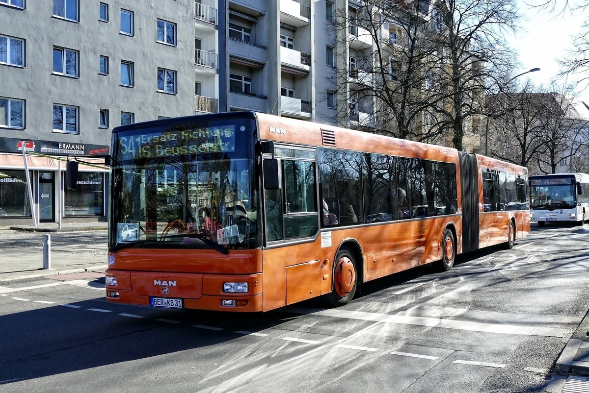 Im SEV der S- Bahn Berlin S41 /S42 (Ring), dieser MAN NG 313 vom 'Reisebüro & Omnibusbetrieb Karsten Brust' in Berlin -Charlottenburg /Tegeler Weg im Februar 2019.